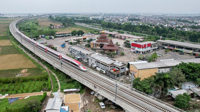 Kepolisian menyebut ada korban meninggal dalam insiden kereta teknis proyek Kereta Cepat Jakarta-Bandung (KCJB) yang anjlok di Bandung pada Minggu (18/12).