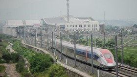 Tambahan Biaya Kereta Cepat Jakarta-Bandung, Beban Baru APBN?