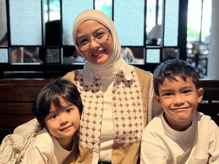 Intip 7 Potret Revalina S Temat Bareng Anak-anaknya yang Jarang Muncul