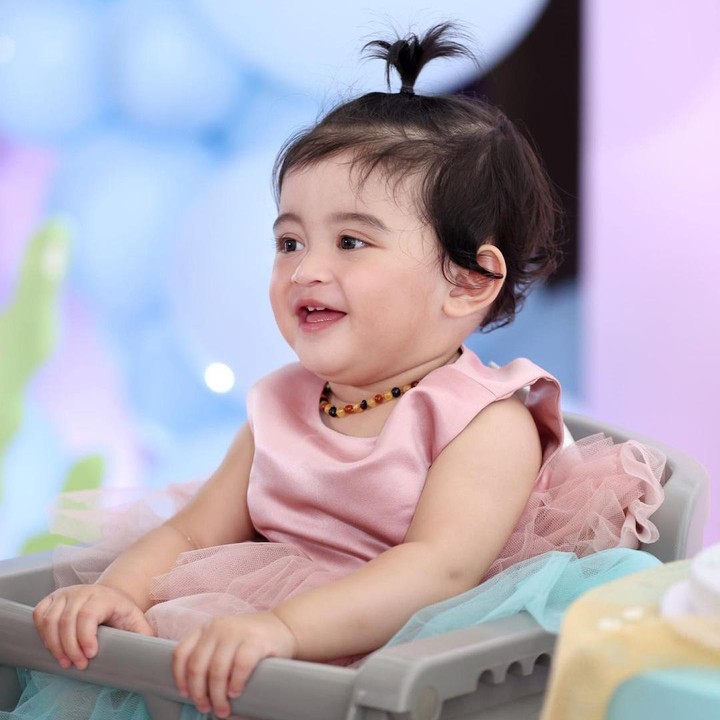 <p>Guzel pun kerap dipanggil sebagai boneka Barbie oleh para warganet. <em>"Bonekaaaa,"</em> kata seorang netizen.<em> "Barbieee, barakallah fii umrik. Semoga jadi anak yang berbahagia dunia dan akhirat. Berbakti kepada orang tua, menjadi kebanggan orang tua sayangku. MasyaAllah Tabarakallah,"</em> kata yang lainnya. (Foto: Instagram: @marginw)</p>