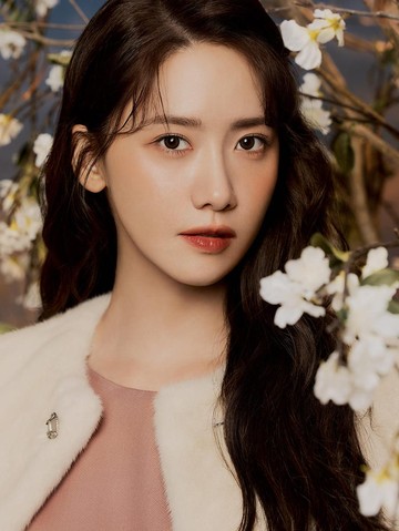 img-title Usung Konsep Winter Garden Fantasy, Yoona Girls' Generation Tampil Elegan untuk Brand JIGOTT