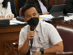 Saksi Sebut Sambo & Putri Suapi Ajudan-ART Saat Momen Ultah Pernikahan