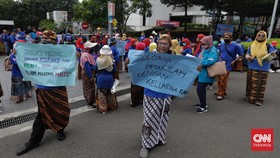 FOTO: Perjuangan Tanpa Lelah Nasabah Bumiputera Berharap Dana Kembali