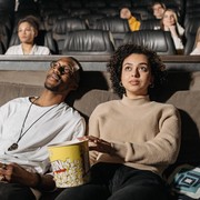 Kenapa Beberapa Orang Suka Menonton Film Sedih yang Bisa Membuat Menangis? Berikut Penjelasannya dari Sisi Psikologis!