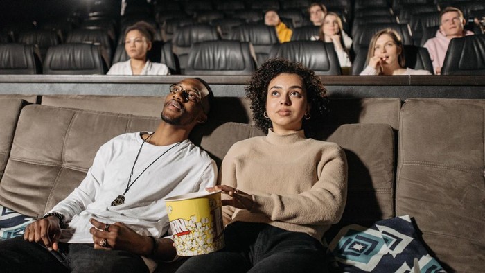 Kenapa Beberapa Orang Suka Menonton Film Sedih yang Bisa Membuat Menangis? Berikut Penjelasannya dari Sisi Psikologis!