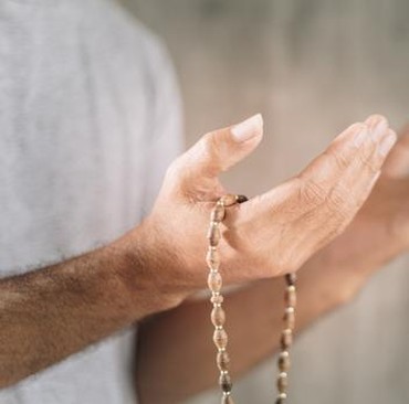 Bacaan Doa Setelah Sholat Wajib 5 Waktu Lengkap dengan Dzikirnya