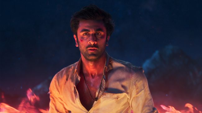 Berikut sinopsis Brahmastra Part One Shiva, awal jagat sinema Astraverse yang dibintangi Ranbin Kapoor dan Amitabh Bachchan.