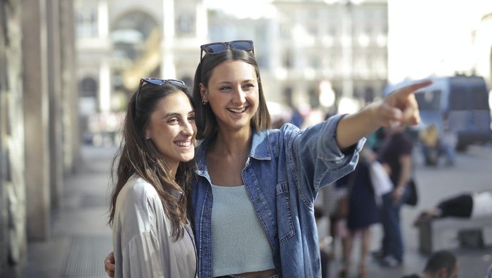 Aquarius akan membawa teman dekatnya ke sebuah tempat yang menarik untuk bersenang-senang bersama/Foto: pexels.com/olly