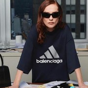 Balenciaga Beri Penjelasan tentang Iklan BDSM yang Ramai Menuai Kecaman! Desainer Batal Terima Penghargaan