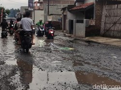 Jalan Cingised Bandung, Rusak hingga Mirip Kubangan Air