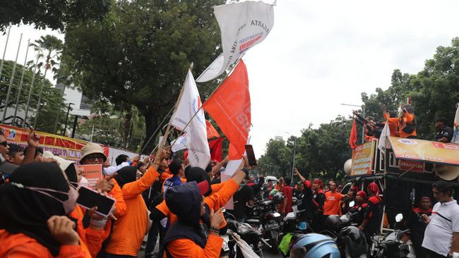 Kenaikan Upah Picu Polemik, Layaknya Naik Berapa?