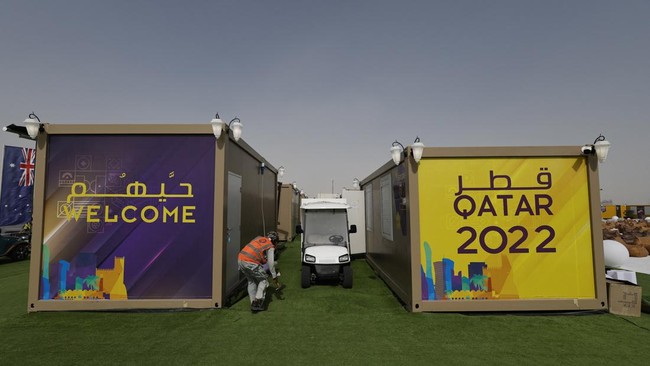 FIFA resmi melarang penjualan bir baik di dalam maupun luar stadion di Piala Dunia Qatar 2022.