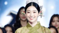 <p>Selanjutnya Kim Soo Min. Ia pemegang gelar Miss Korea 2018, Bunda. Sebelumnya, ia mengejar pendidikan di Dickinson College di Carlisle, Pennsylvania dengan jurusan Bisnis Internasional & Manajemen dan minor dalam bahasa Cina. (Foto: Instagram @sookim1001)<br /><br /><br /></p>