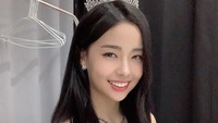 <p>Keempat, ada Kim Se Yeon nih, Bunda. Ia berhasil menyabet gelar Miss Korea 2019. Sebelum mengikuti kontes tersebut, ia merupakan mahasiswi desain grafis di salah satu universitas seni di Amerika Serikat. (Foto: Instagram @sae_yeon)<br /><br /><br /></p>