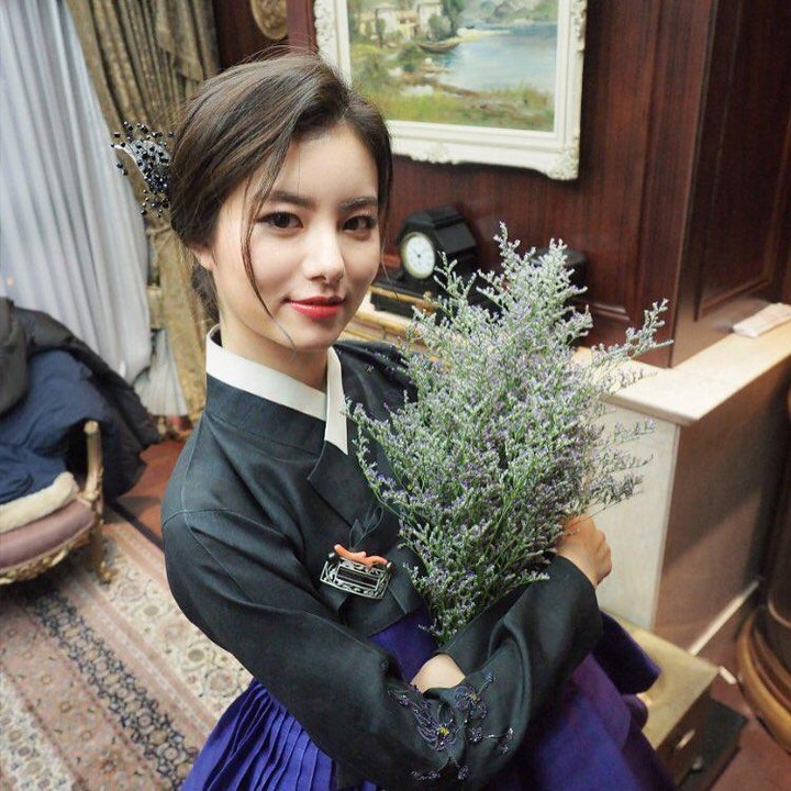 <p>Terakhir ada Kim Jin Sol, Bunda. Ia menjadi pemenang Miss Korea 2016 yang diadakan pada tanggal 8 Juli 2016 di Grand Peace Palace, Kyung Hee University, Seoul, Korea Selatan. (Foto: Instagram @js8ol_)</p>