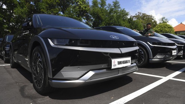 Pengamat Ungkap 85 Persen Sumber Daya Mobil Listrik Dikuasai China Analis Energi Institute of Energy Economics and Financial Analysis Putra Adhiguna mengungkap 85 persen sumber daya kendaraan listrik dikuasi China.