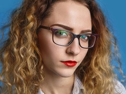 10 Model Kacamata untuk Wajah Bulat yang Cocok Buat Kamu