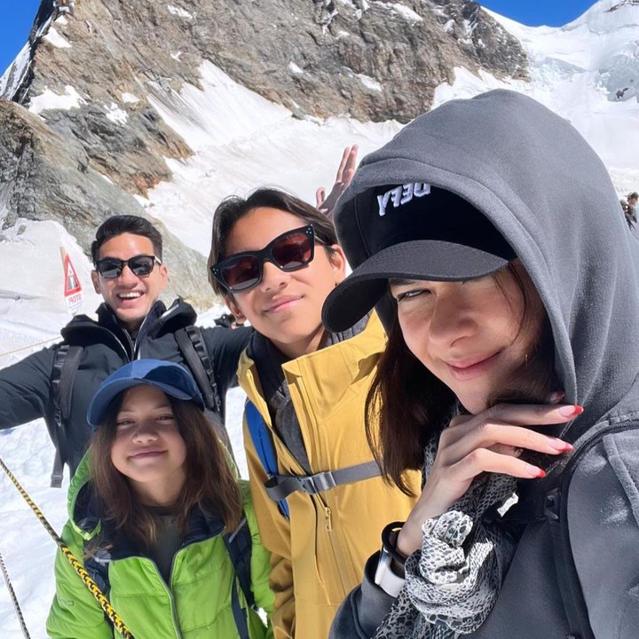 <p>Nana menikah dengan Andrew pada 13 Mei 2006 dan memiliki satu anak laki-laki bernama Jason Deandra White dan satu anak perempuan bernama Sarah Deana White. (Foto: Instagram @nanamirdad_)</p>