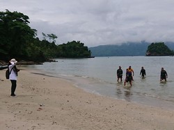 Disparbud Trenggalek Pastikan Jalur Wisata Pantai Selatan Aman