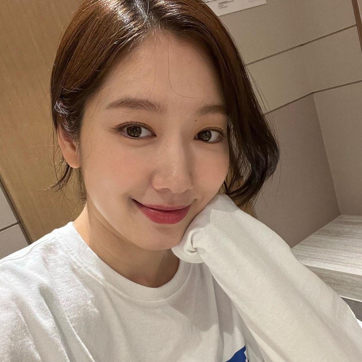 <p>Setelah melahirkan anak pertama, bintang film<em> The Call</em> semakin menarik perhatian. Hal ini bisa dibuktikan dengan potret-potret terbaru Park Shin Hye di media sosial Instagram, salah satunya sebagai berikut. (Foto: Instagram @ssinz7)<br /><br /><br /></p>