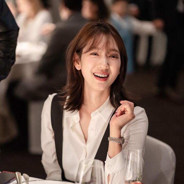 <p>Dalam informasi yang disebarkan, dijelaskan bahwa anak dari pasangan tersebut lahir pada 31 Mei 2022 di Seoul "Halo, ini SALT Entertainment. Kami berbagi berita bahwa aktris Park Shin Hye melahirkan bayi laki-laki yang sehat di sebuah rumah sakit di Seoul hari ini (31 Mei)," dikutip dari <em>Soompi.</em> (Foto: Instagram @ssinz7)<br /><br /><br /></p>