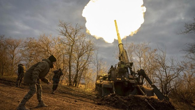 Rusia belakangan ini mengalami kekalahan di salah satu kota terbesar Ukraina di wilayah yang mereka caplok, Kherson, membuat Presiden Vladimir Putin pusing.