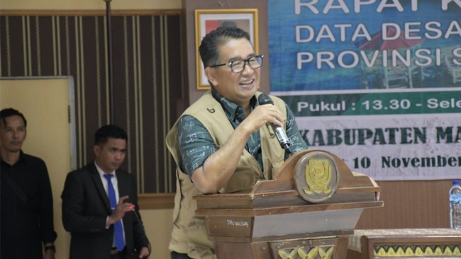Akmal Malik dalam rapat koordinasi Data Desa Presisi bersama jajaran Pemkab Majene, Kepala Desa, dan Lurah se- Kabupaten Majene, di Aula Pemkab Majene.