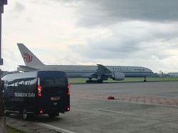 Pesawat Pengangkut Mobil Kepresidenan Korsel-Tiongkok Tiba di Bali
