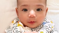 <p>Anak Jessica Iskandar dan Vincent Verhaag, Baby Don, juga sudah mendapat&nbsp;<em>endorse</em> sejak kecil nih, Bunda. Hal ini terlihat dalam laman akun Instagram sang Bunda. (Foto: Instagram: @inijedar)</p>