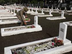 Ziarah ke Makam Pahlawan 10 November 2024, Ini Doa dan Tata Caranya