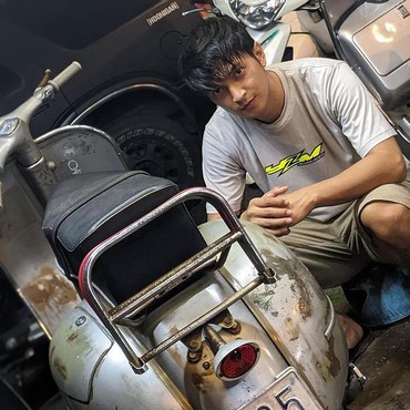 8 Potret Terbaru Reiner Manopo Aktor FTV Kini Jadi Tukang Servis Jok Motor