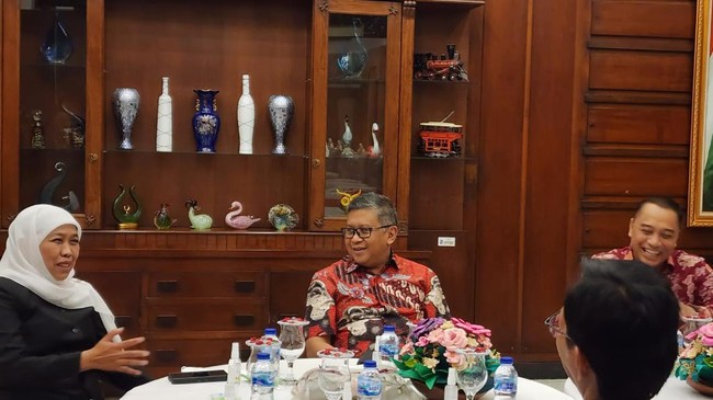 Elite PDIP Masinton Pasaribu mengaku membuka peluang untuk berkomunikasi dengan Gubernur Jawa Timur Khofifah Indar Parawansa terkait Pilpres 2024.