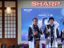 Sharp Bakal Bawa Ponsel Lipat Murah ke Indonesia