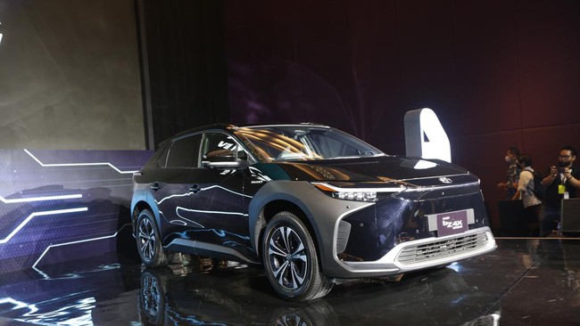 BZ4X merupakan mobil listrik pertama Toyota di Indonesia yang dijual dengan harga Rp1,19 miliar.