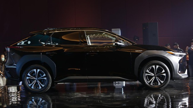 Toyota bZ4X dijual Rp1,19 miliar bisa dibeli dengan cara mencicil.