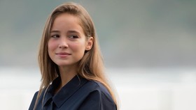 Alba Baptista, Aktris Muda Portugal Pacar Chris Evans