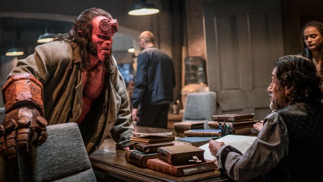 Jadwal Bioskop Trans TV malam ini (25 Januari) Hellboy (2019). Berikut sinopsis Hellboy dibintangi David Harbour.