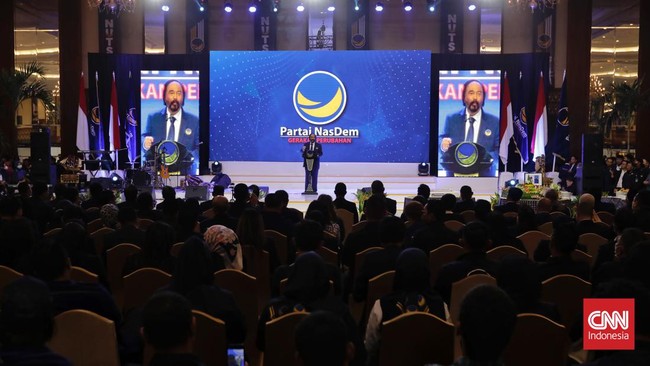 Ketua DPP Partai NasDem Effendy Choirie bilang, saran Ketum NasDem Surya Paloh bahwa kader untuk selalu siap ambil risiko ketika mengambil keputusan.
