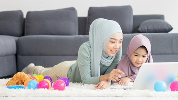 BIARKAN ANAK PAKAI HIJAB DENGAN SENANG HATI