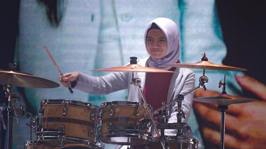 Jeane Phialsa Jeane Phialsa berhijab.