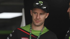Makan Nasi Padang, Bintang WSBK Bingung Banyak Piring di Meja