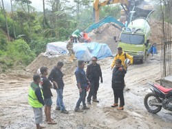 Pj Gubernur Sulbar Cek Progres Pembangunan Jalan Tabone-Nosu di Mamasa