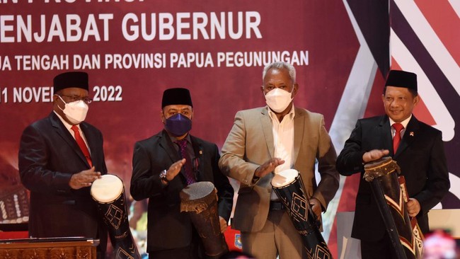 Pj Gubernur Papua Pegunungan Nikolaus Kondomo mengatakan sang anak sering bertukar cerita dengan dirinya, namun tak pernah yang terkait dengan percintaan.