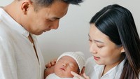 <p>Pada Oktober lalu, Stella Cornelia dan Fendy Chow dikaruniai anak pertama berjenis kelamin laki-laki. Bayi tampan ini pun diberi nama Avery Stefen Chow. (Foto: Instagram: @stellarcor)</p>