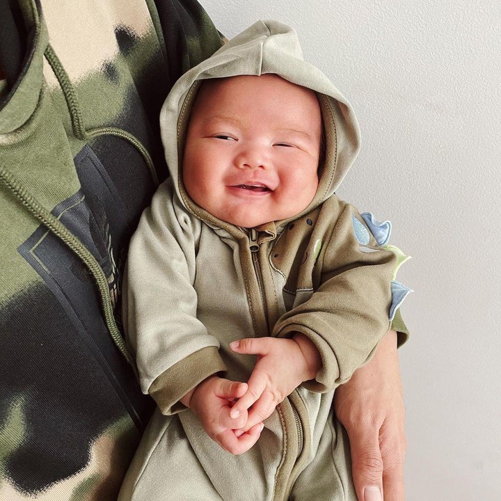 <p><em>"Imut banget, selamat Kak Stel sudah jadi emak,"</em> kata seorang netizen.<em> "Gemasssss bangettt.", "Cakep bangettt,"</em> kata netizen lainnya. (Foto: Instagram: @stellarcor)</p>