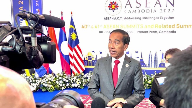Presiden Joko Widodo membahas masalah Laut China Selatan dan penghormatan hukum internasional di hadapan Perdana Menteri China, Li Keqiang.