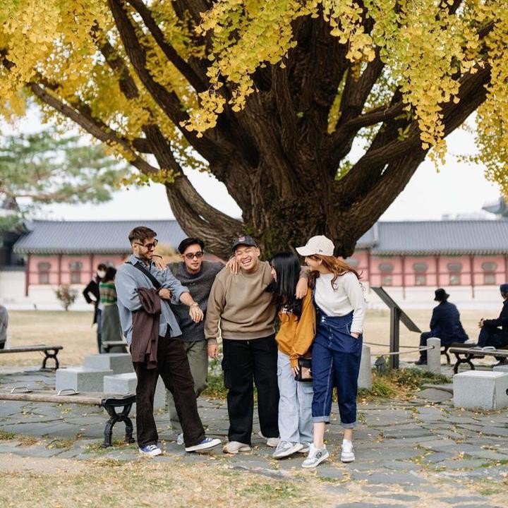 <p>Aktor Refal Hady tengah berlibur ke Korea Selatan dengan para sahabatnya. Ia membagikan momen keseruan di 'Negeri Ginseng' lewat media sosial. (Foto: Instagram @refalhady)</p>