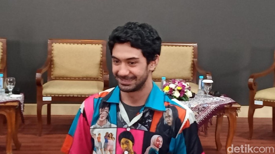 Reza Rahadian dan komite FFI 2022.
