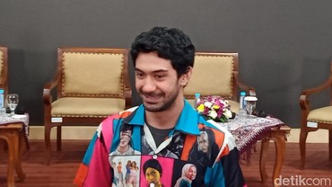 img-title Sosok Wanita yang Diduga Mantan Reza Rahadian Usai Surat Viral Dipertanyakan