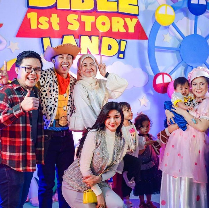 <p>Selain itu, turut dihadiri pula keluarga dan sahabat-sabat dekat Felicya dan Hito. Tak ketinggalan pula netizen memberikan doa dan ucapan untuk Bible di hari ulang tahunnya. (Foto: dok. Instagram @felicyangelista_)</p>